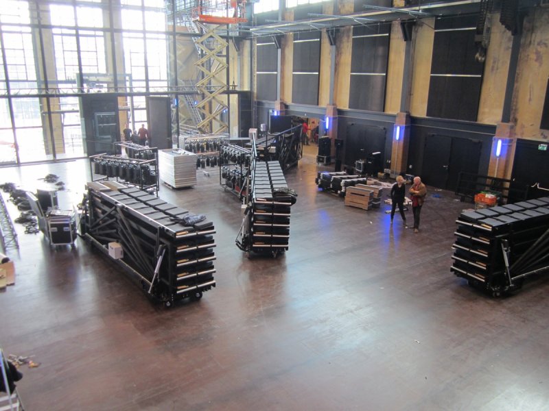 Mobile retractable grandstands for combined and individual use; movable in all ways, storage in containers. Hall: Machine 3, Energiehuis Dordrecht.