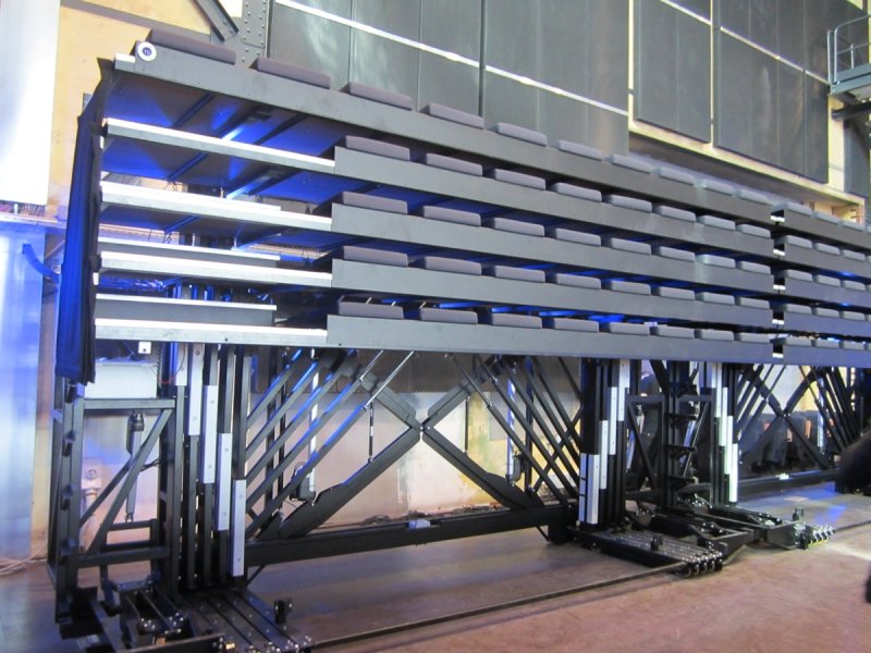 Mobile retractable grandstands for combined and individual use; movable in all ways, storage in containers. Hall: Machine 3, Energiehuis Dordrecht. 2