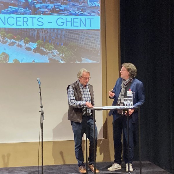 Geert Van de Moortel and Kurt Melens signing the partnership agreement in HA Concerts Ghent