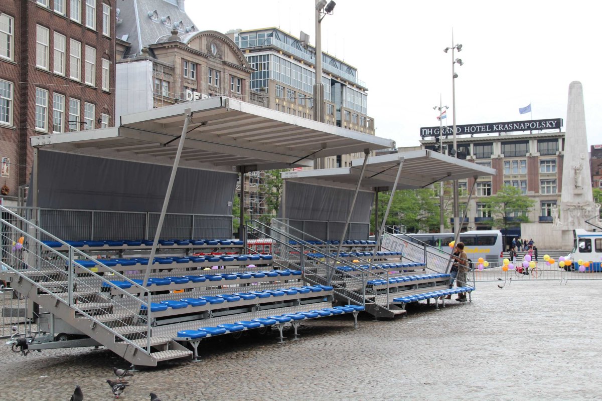 COS Outdoor Tribune | TO60 op de Dam in Amsterdam