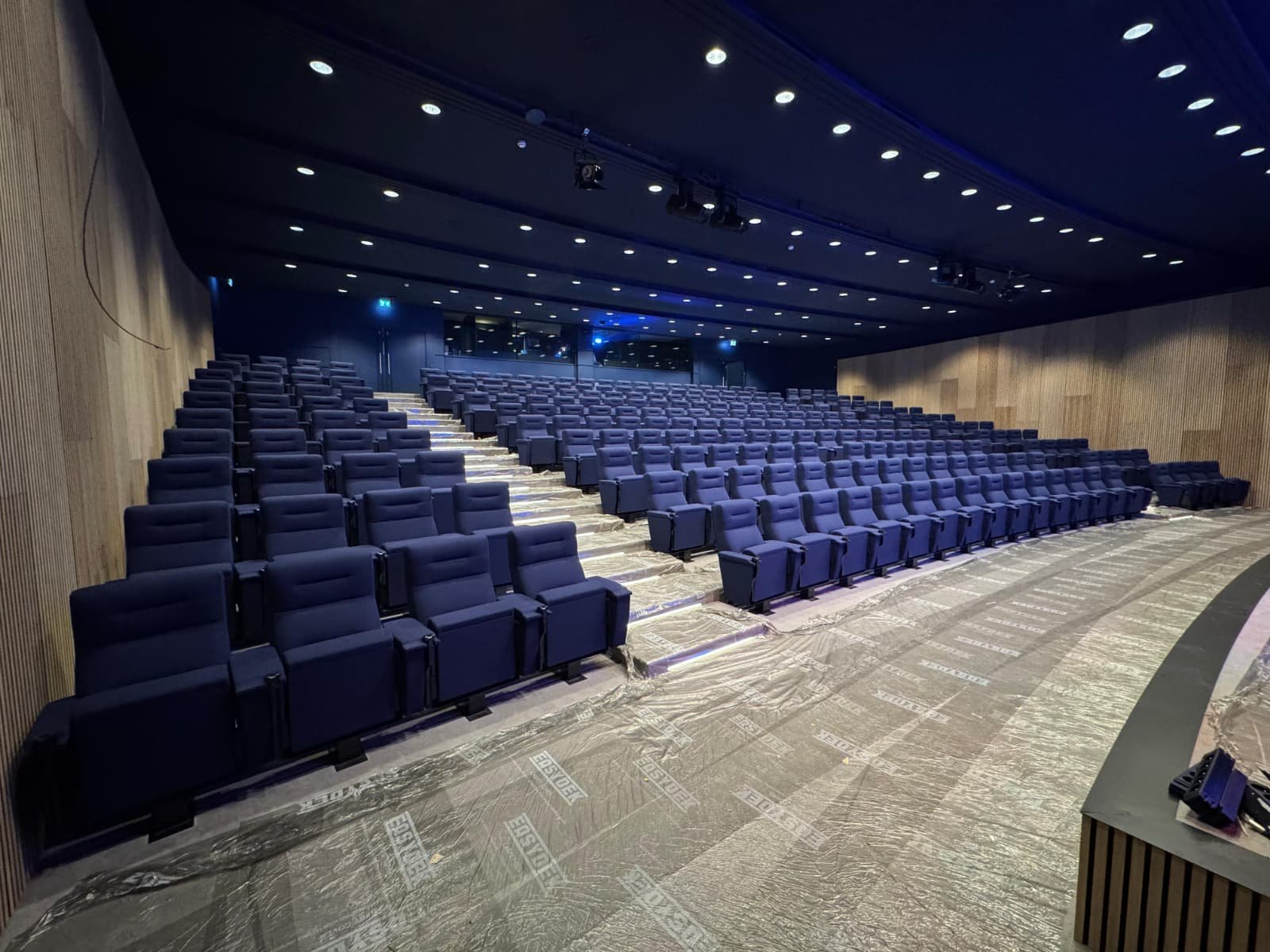 COS Seating | Auditorium KBC Leuven | Renovation